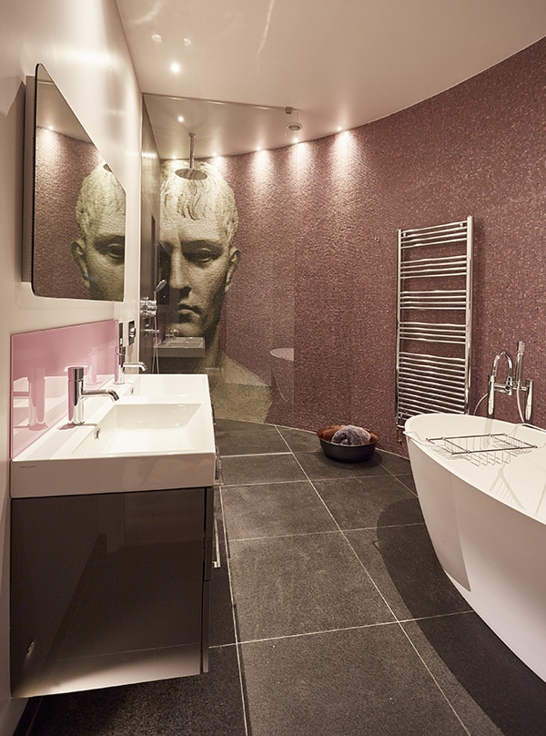 Kaywana Hall Bathroom - Adult only holiday accommodation
